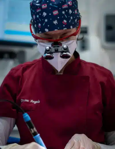Dottoressa Angela Profeta durante una igiene orale