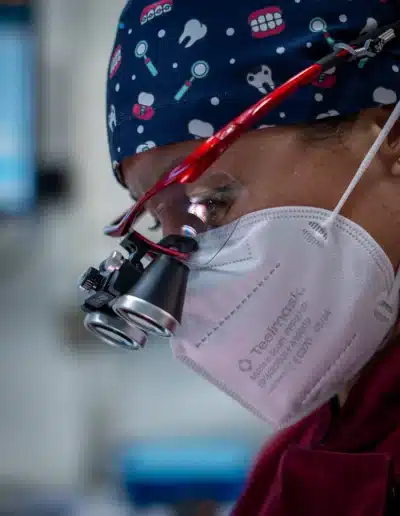 Dottoressa Angela Profeta durante una igiene orale